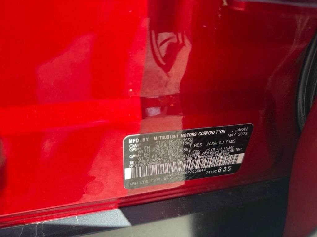 Used 2023  Mitsubishi SE image 11