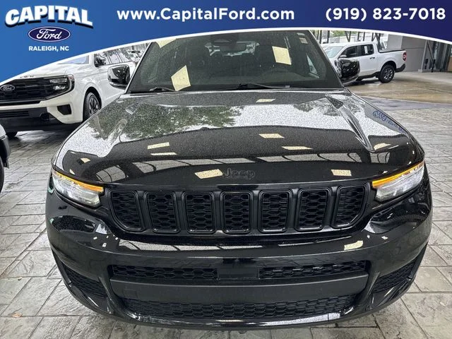 Used 2023 Black Jeep Altitude image 10