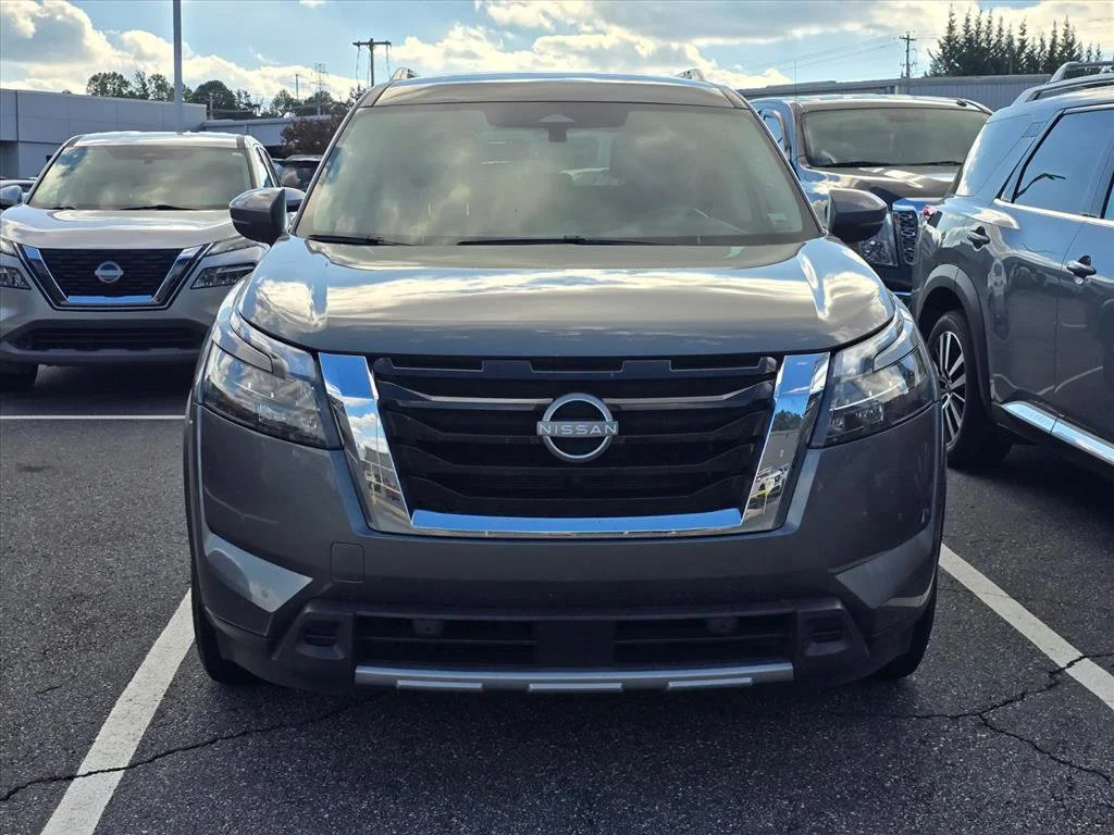 Used 2025 Gray Nissan SL image 10