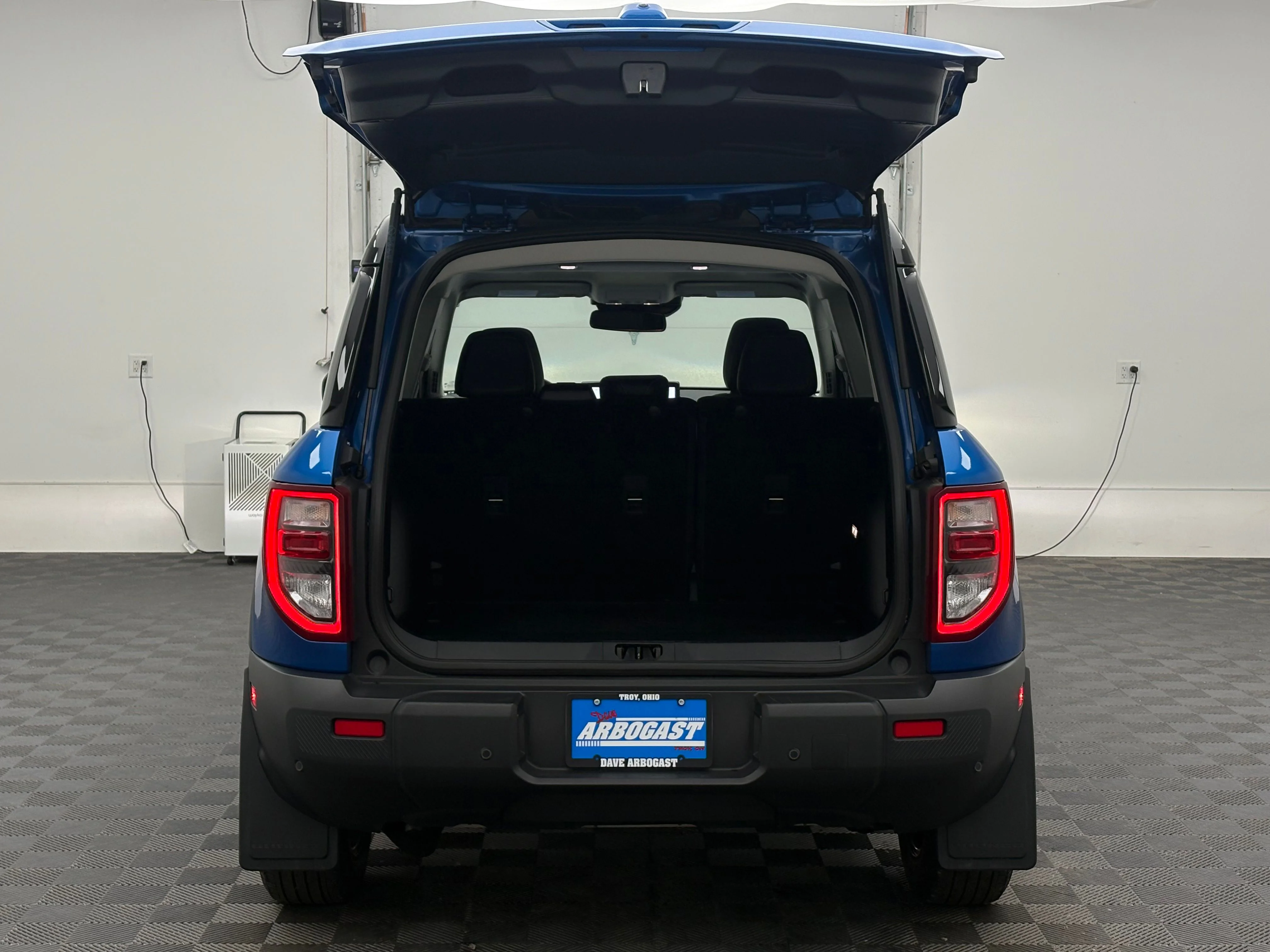 Used 2025 Blue Metallic Ford Outer Banks image 11