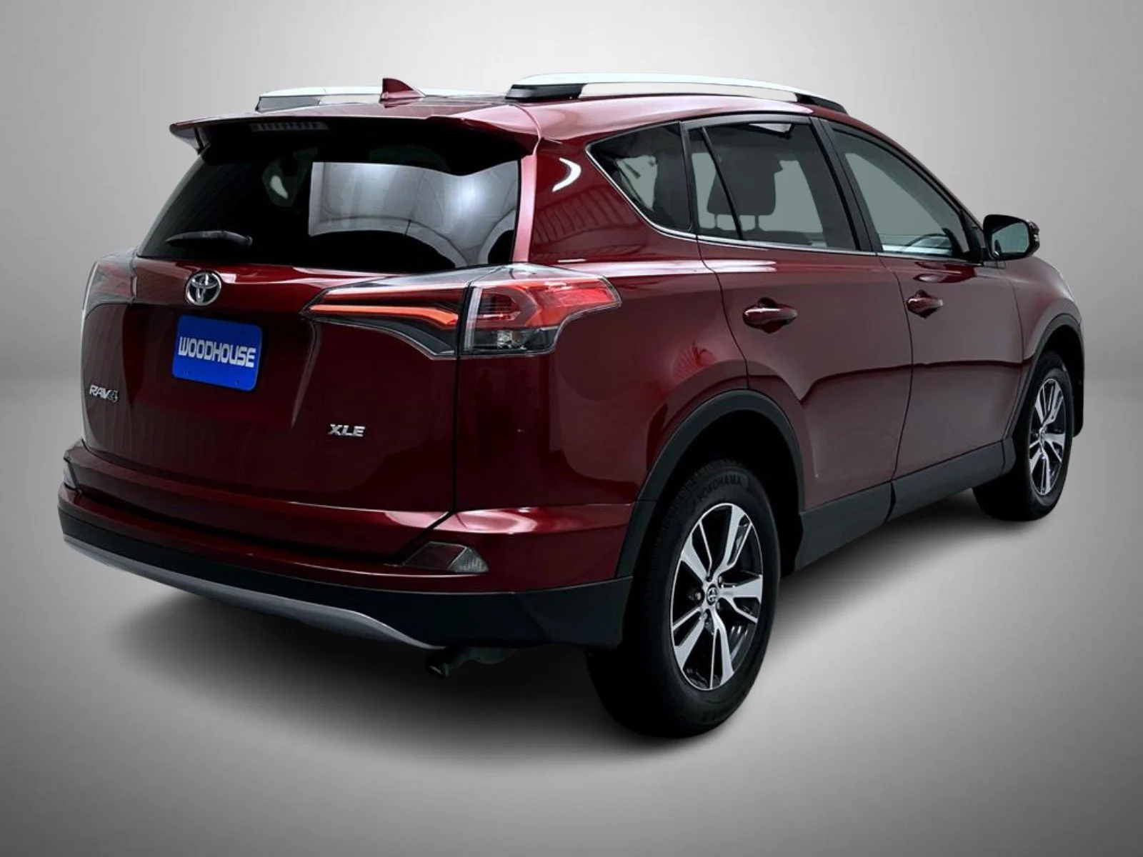 Used 2018 Red Toyota XLE image 5
