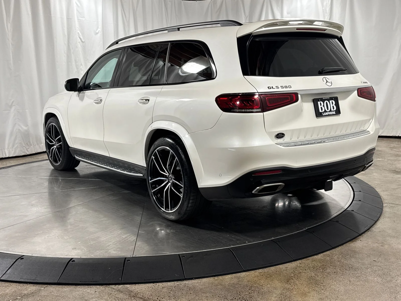 Used 2020 White Mercedes-Benz GLS 580 4MATIC® image 9