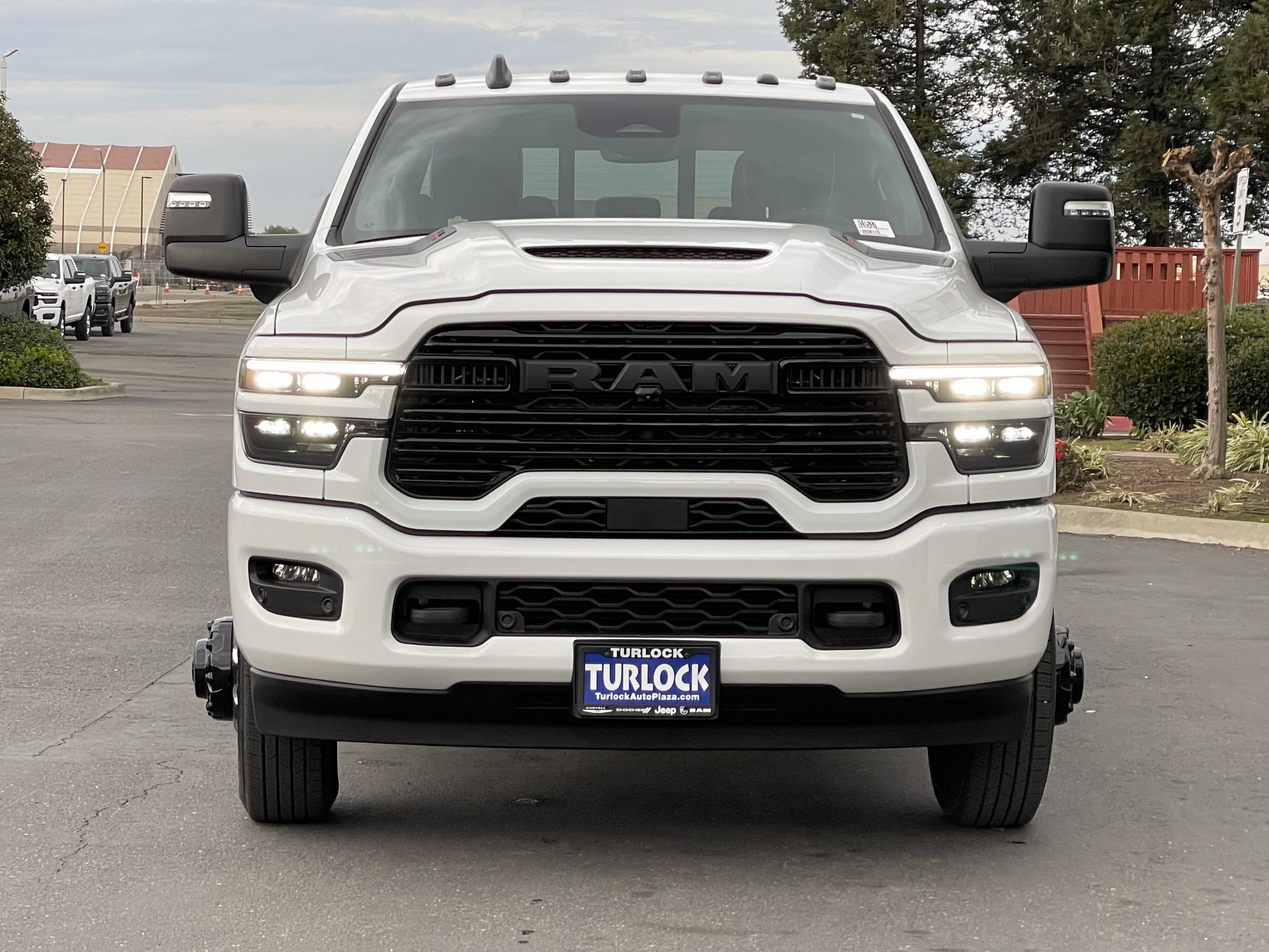 View vehicle photo 4