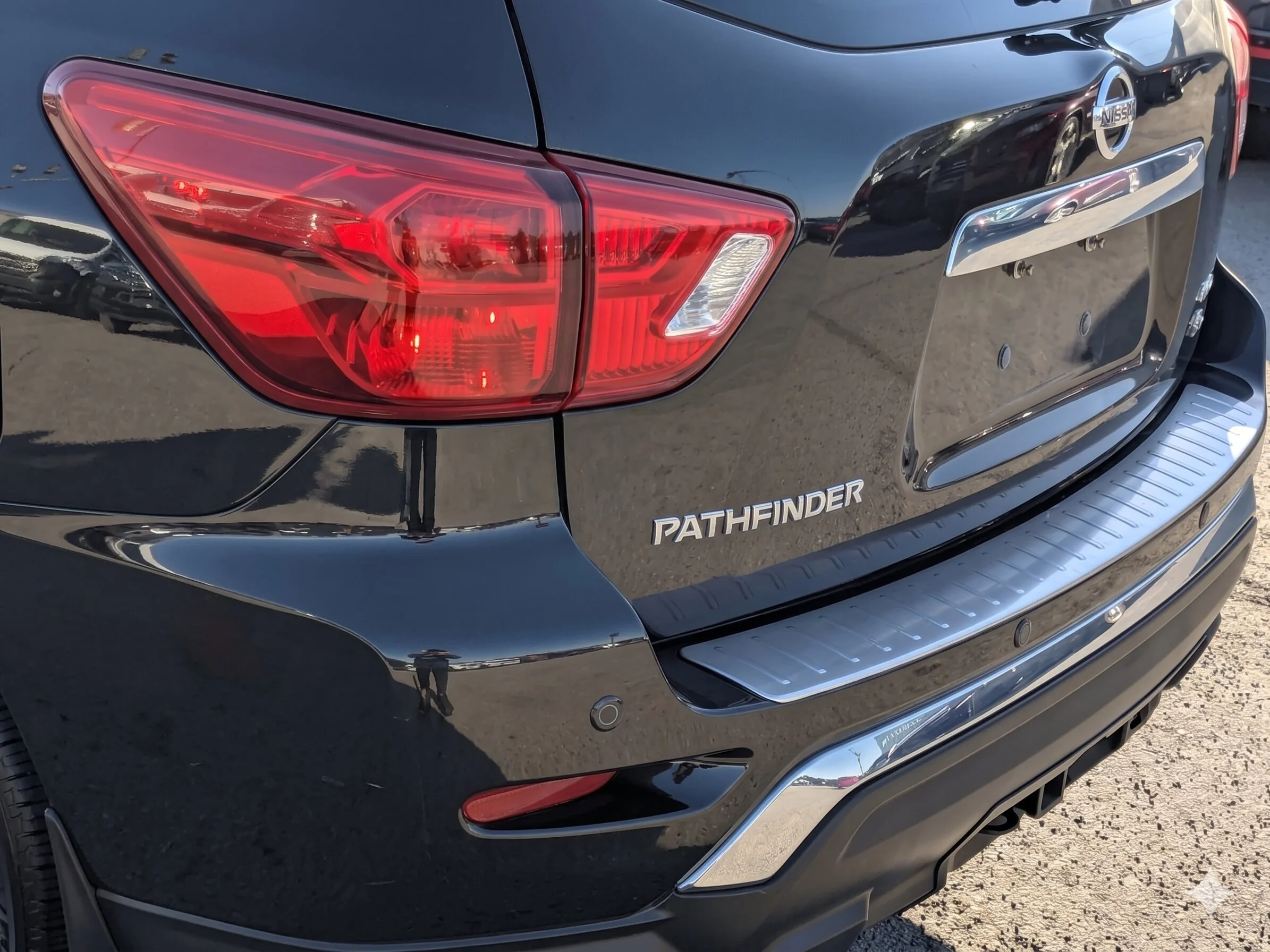 Used 2019 Black Nissan SL Premium - Leather - Sunroof - 360 Camera - 2 Sets Wheels & Tires & Much More image 11