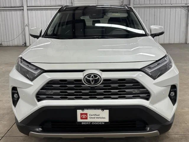 Used 2025 WIND CHILL PEARL Toyota  image 2