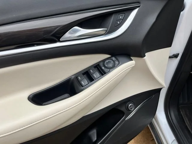 Used 2022 White Frost Tricoat Buick Essence image 11