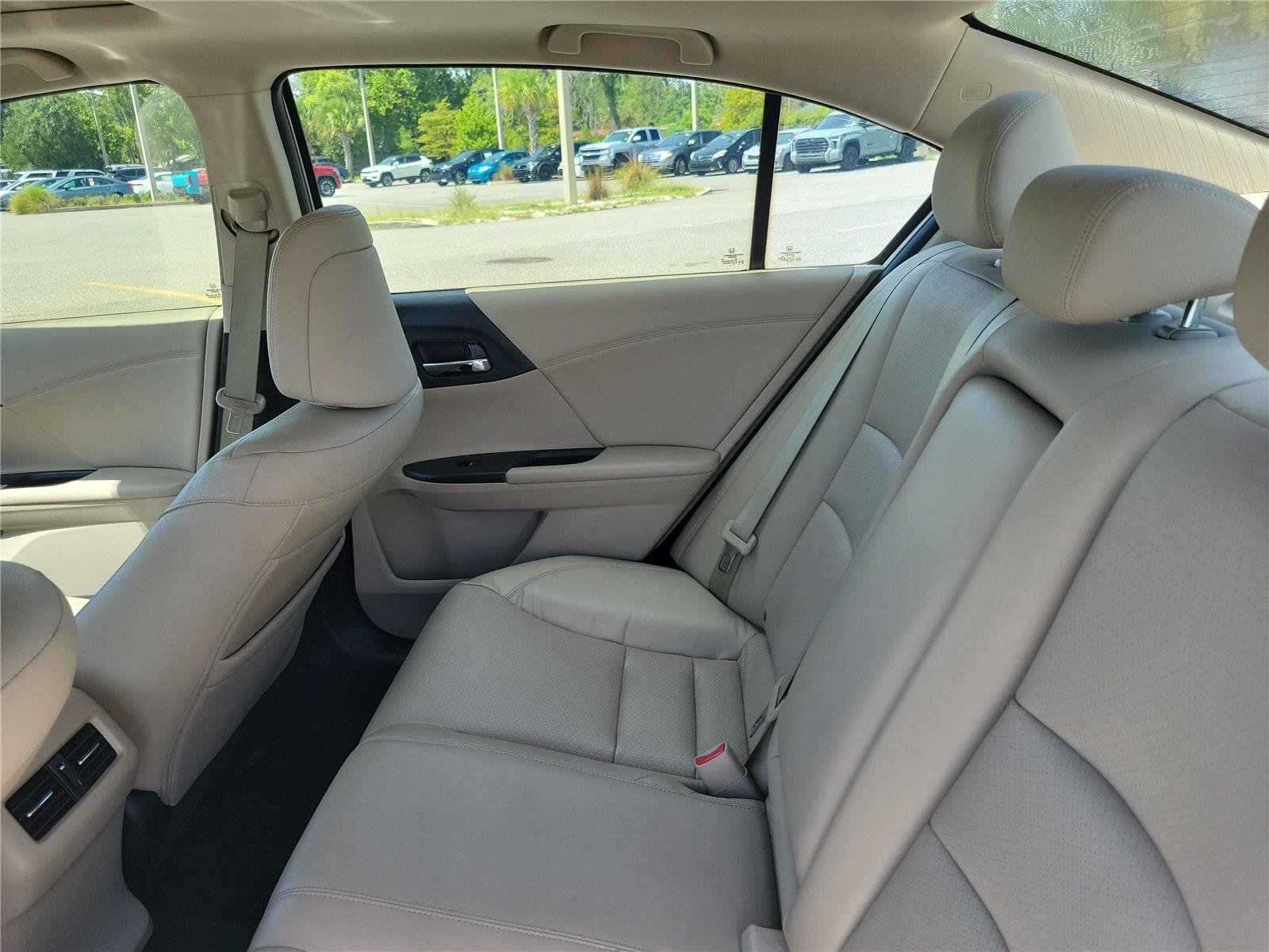 Used 2017 White Orchid Pearl Honda EX-L image 12