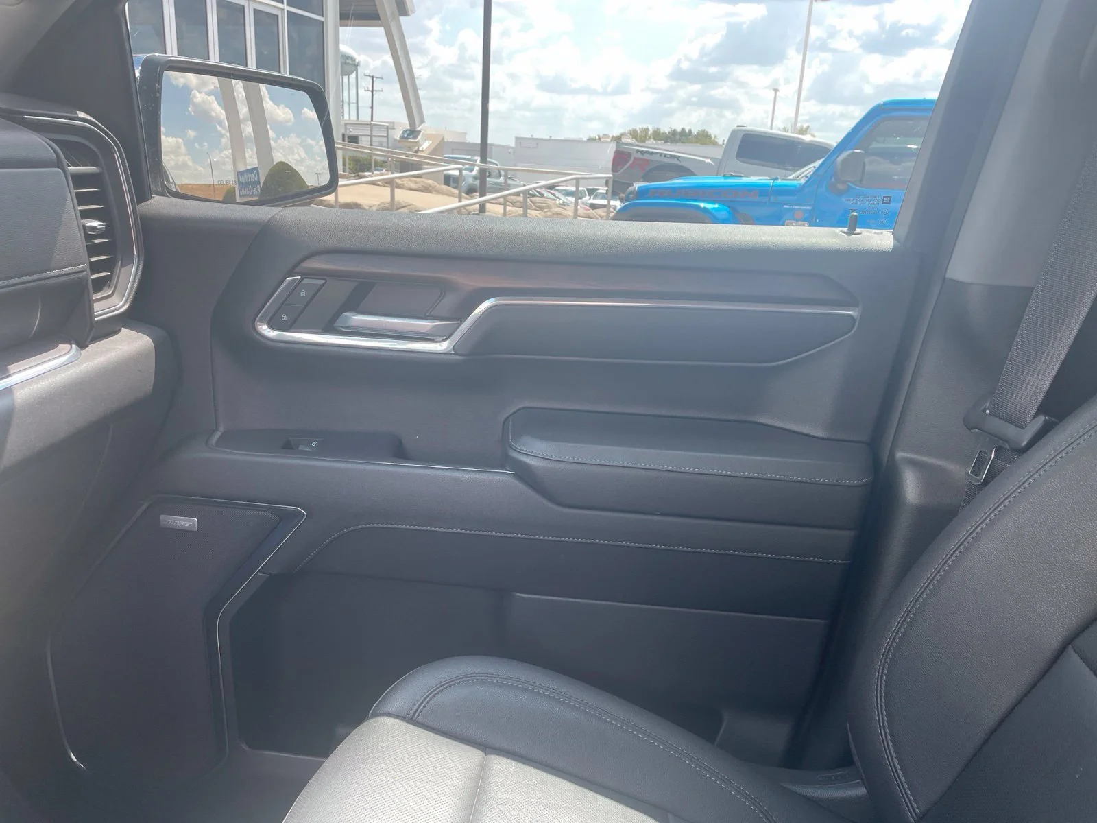 Used 2023 ONYX BLACK GMC SLT image 6
