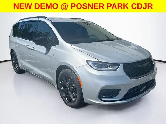 New 2026 Silver Mist Clear-Coat Exterior Paint Chrysler  image 3