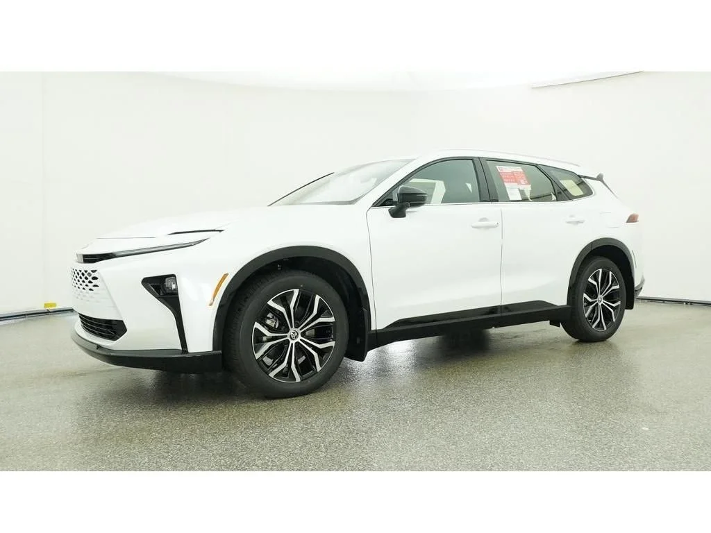 New 2026 Oxygen White Toyota XLE image 17