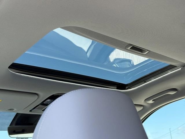 Used 2024 Silver Hyundai SEL image 12