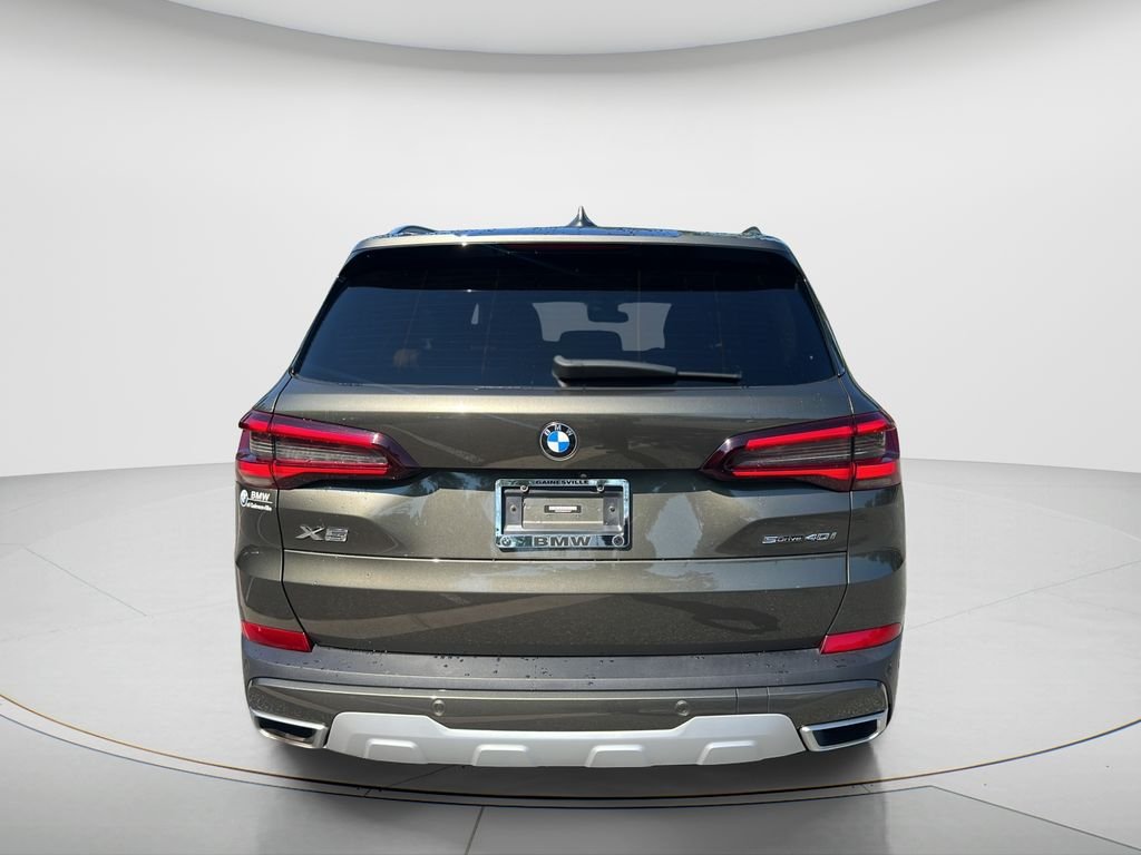 Used 2022 Green BMW sDrive40i image 6