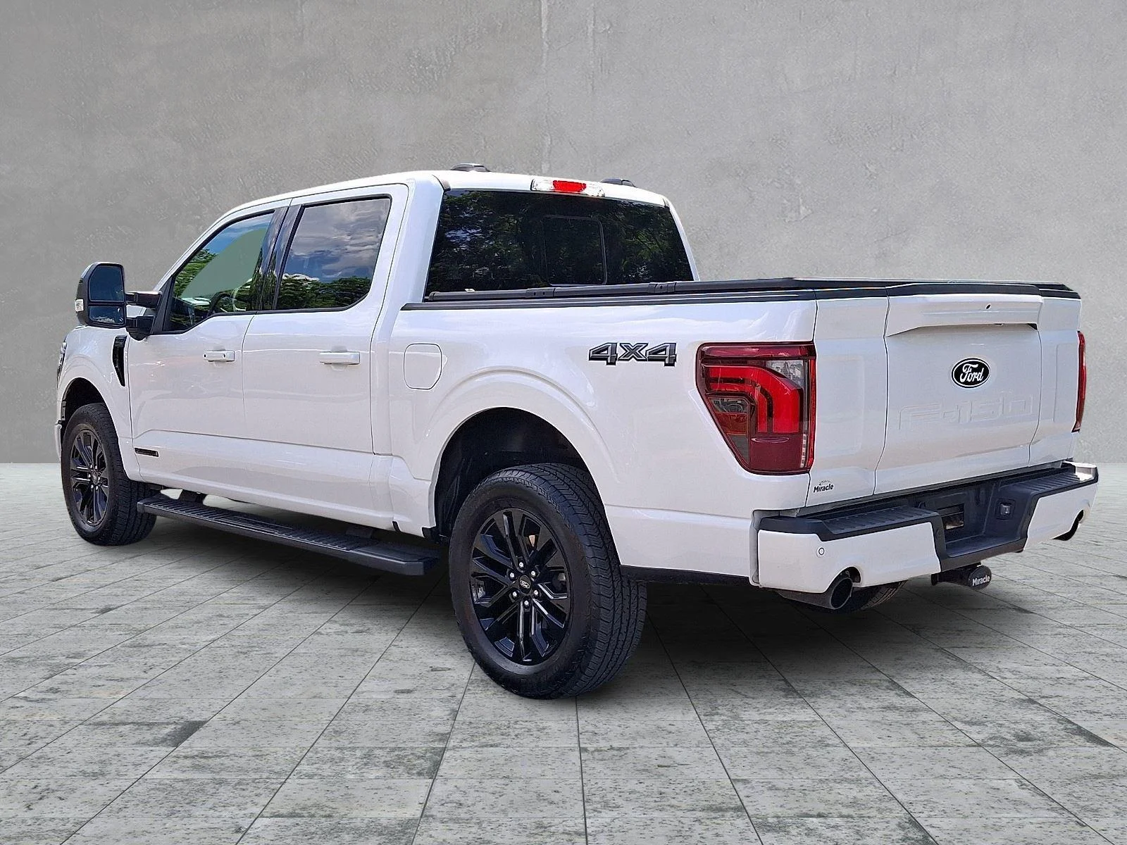 Used 2025 STAR WHITE METALLIC TRICOAT FORD TRUCK LARIAT image 4