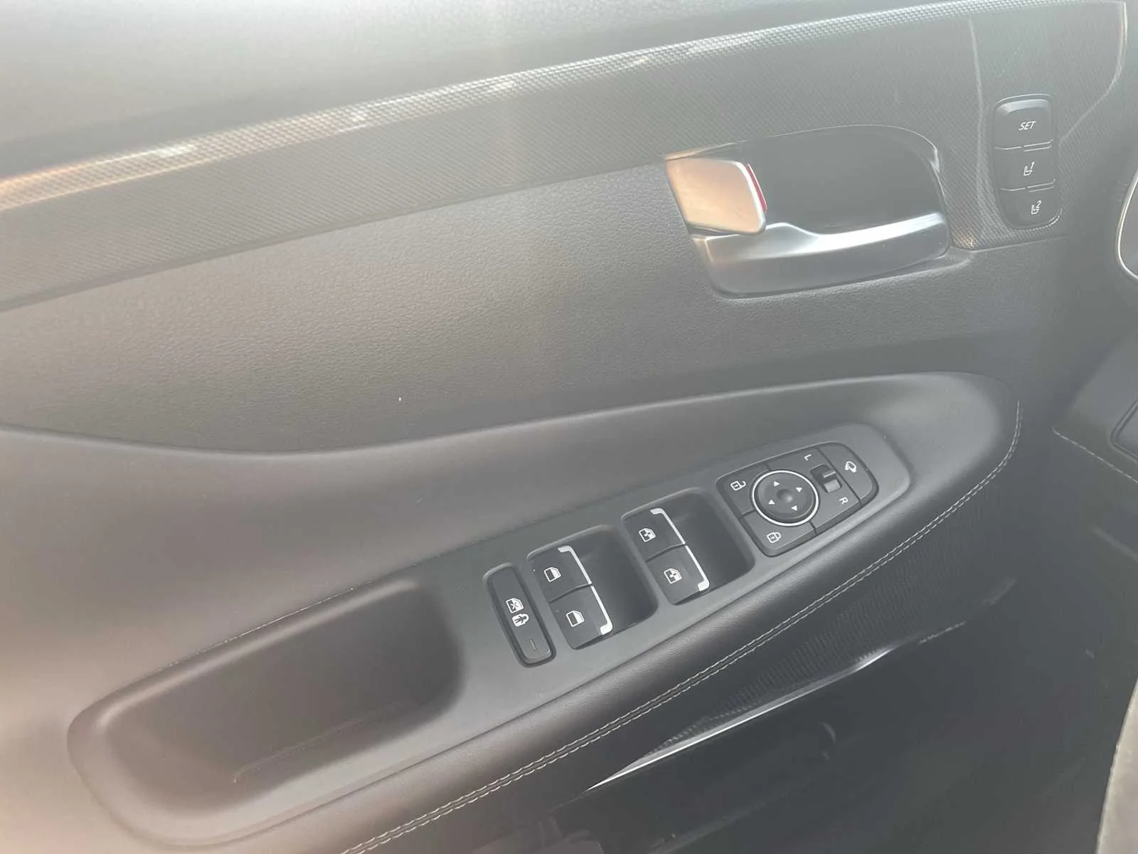 Used 2022  Hyundai Limited image 24