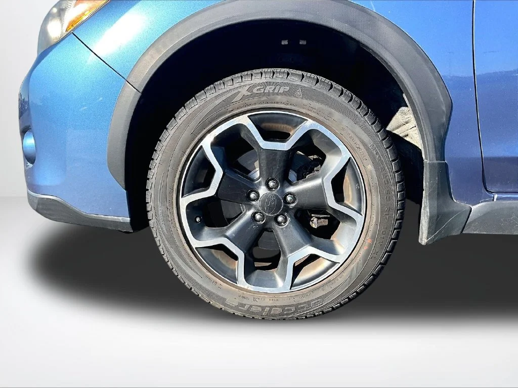 Used 2015 Blue Subaru 2.0i Limited image 9