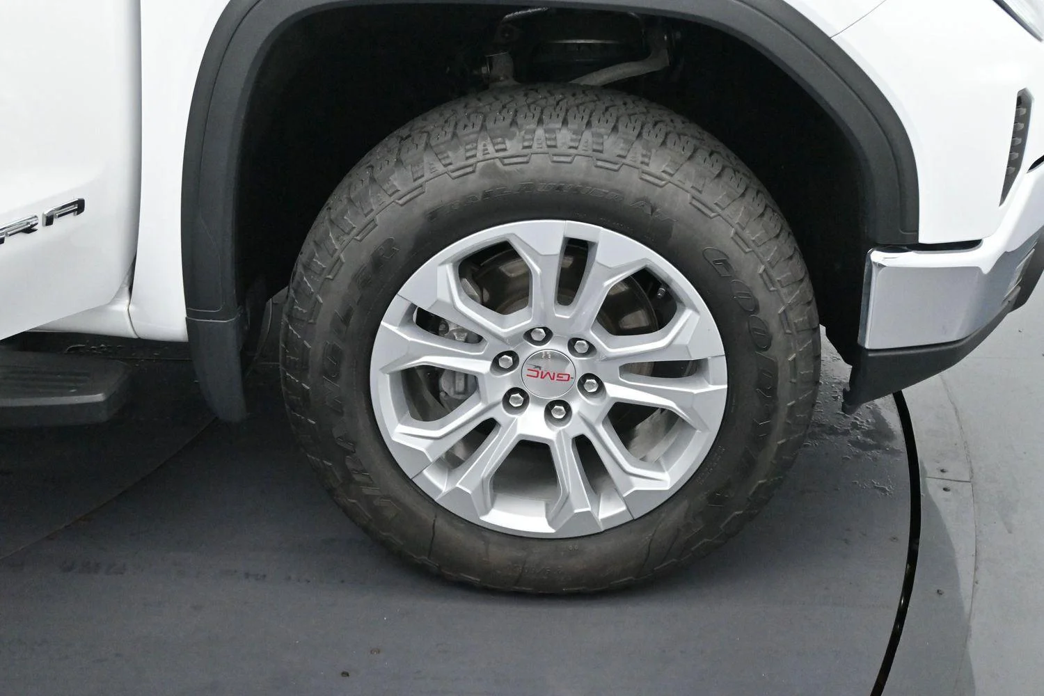 Used 2023 Summit White GMC SLT image 35