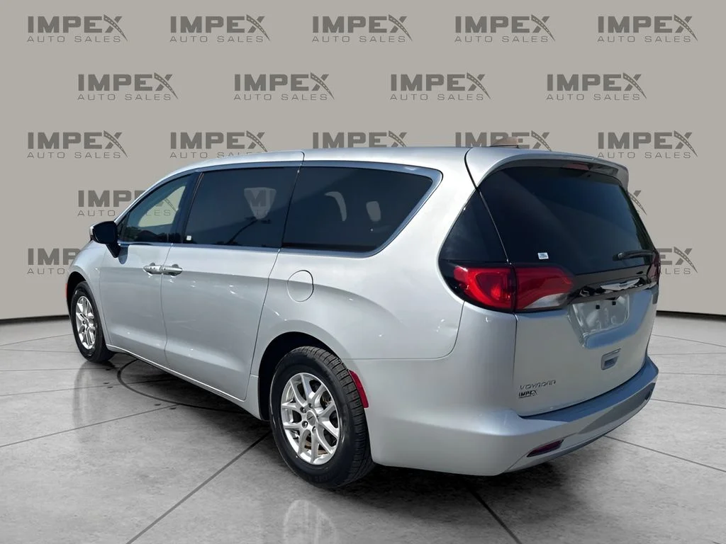 Used 2023 Silver Chrysler LX image 3