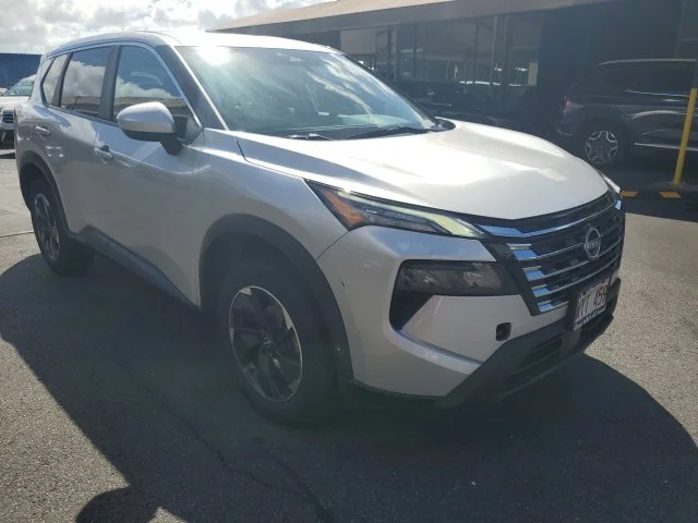 Used 2024 Silver Nissan SV image 8