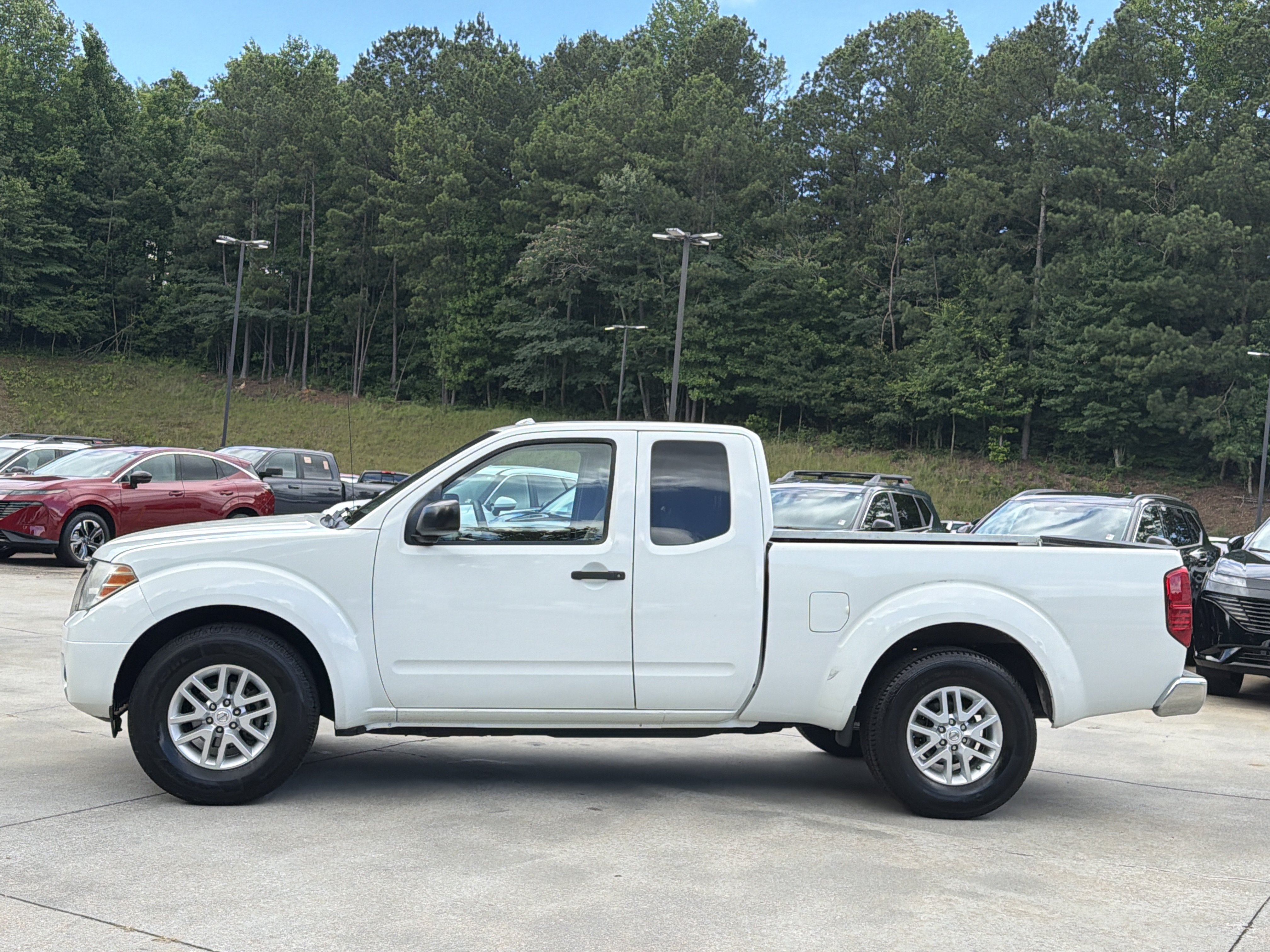 Used 2017 Glacier White Nissan SV image 5