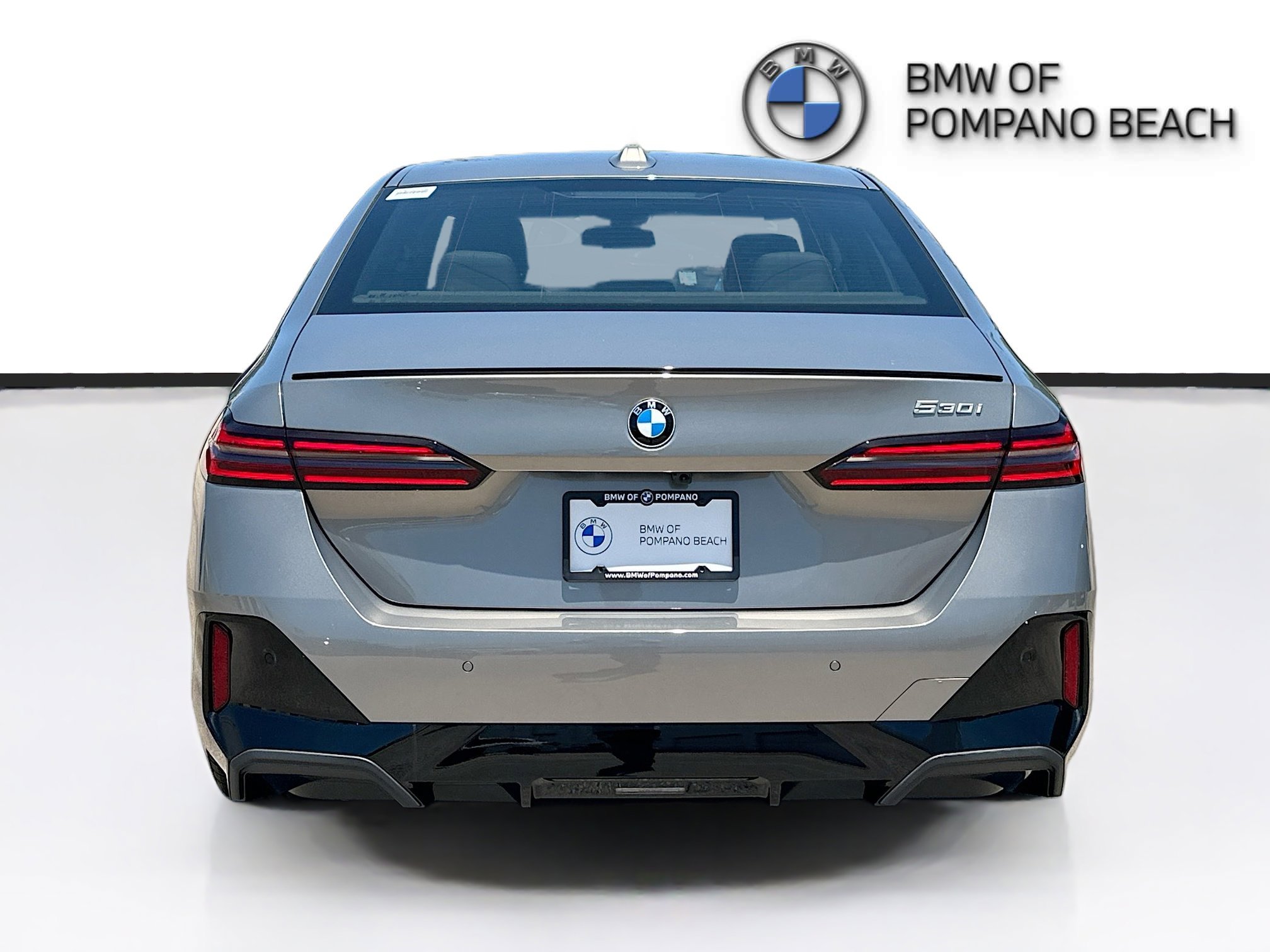 New 2027 Oxide Grey Metallic BMW 530i image 5