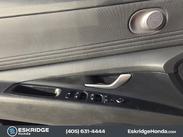 Used 2025 Red Hyundai SEL Convenience image 23