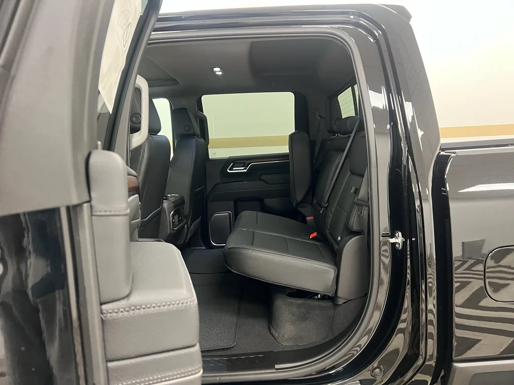 2026 GMC Sierra 3500HD Denali - Photo 9