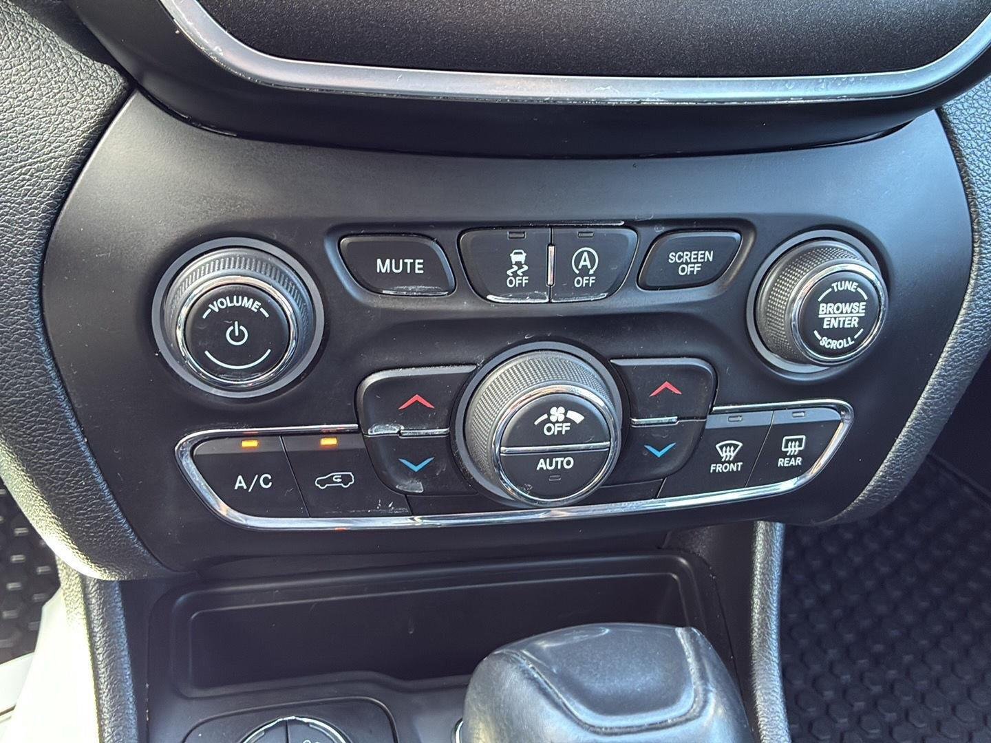 Used 2020 Diamond Black Crystal Pearlcoat Jeep Trailhawk image 31