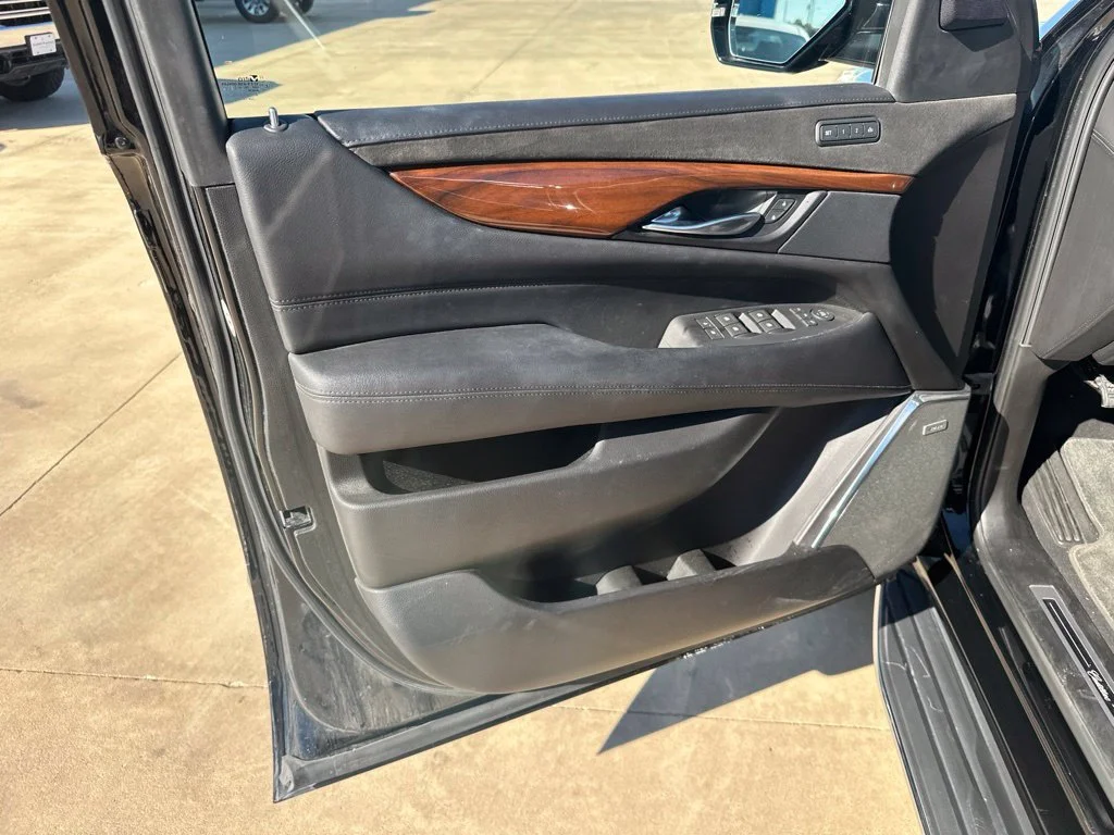 Used 2018 BLACK RAVEN Cadillac Luxury image 7