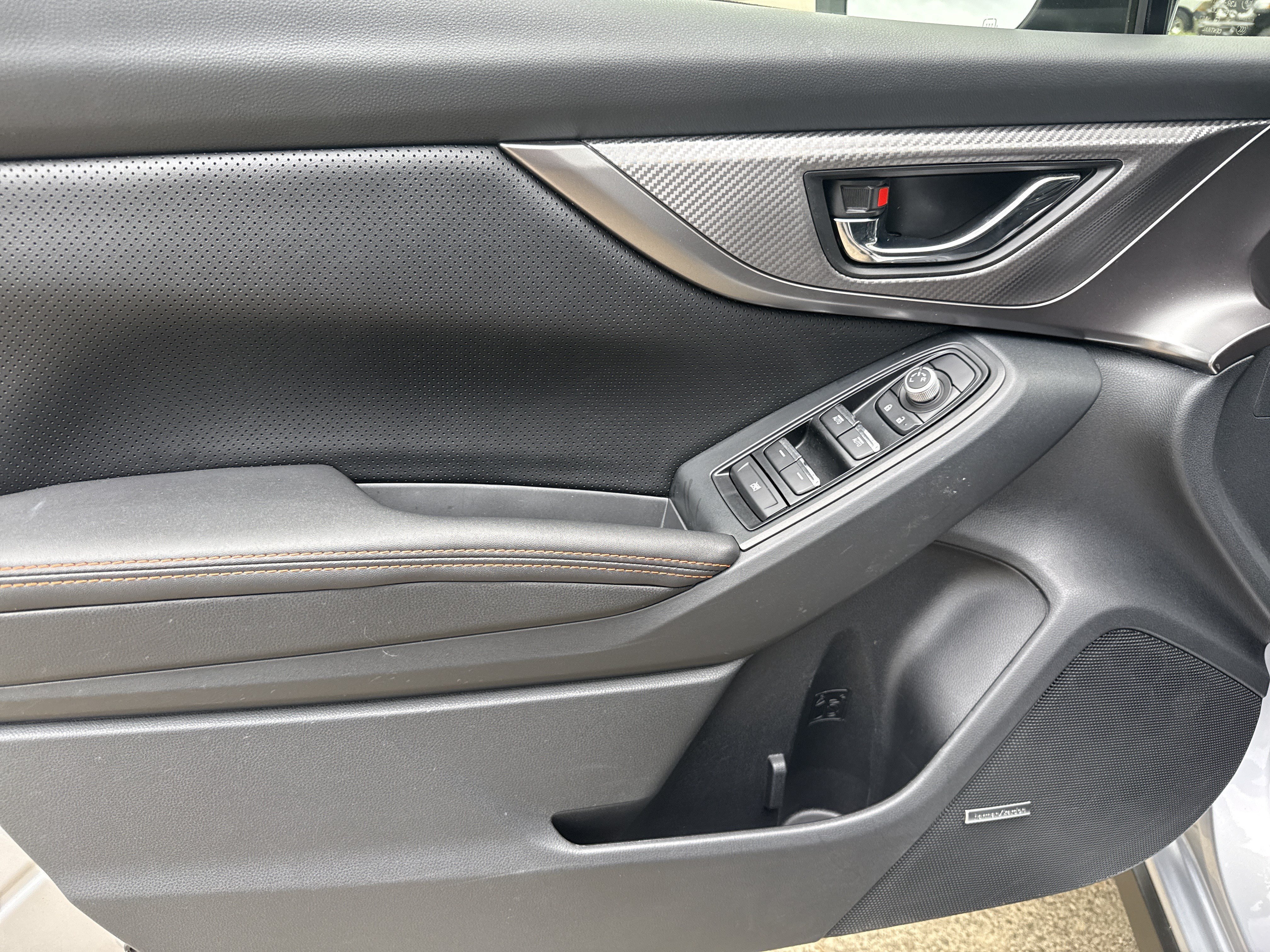 Used 2023 Ice Silver Metallic Subaru Limited image 9
