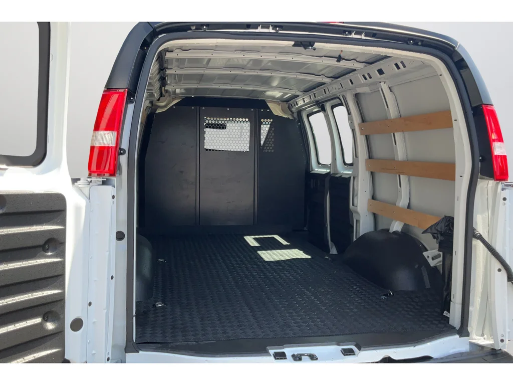 Used 2025 White GMC Work Van image 17