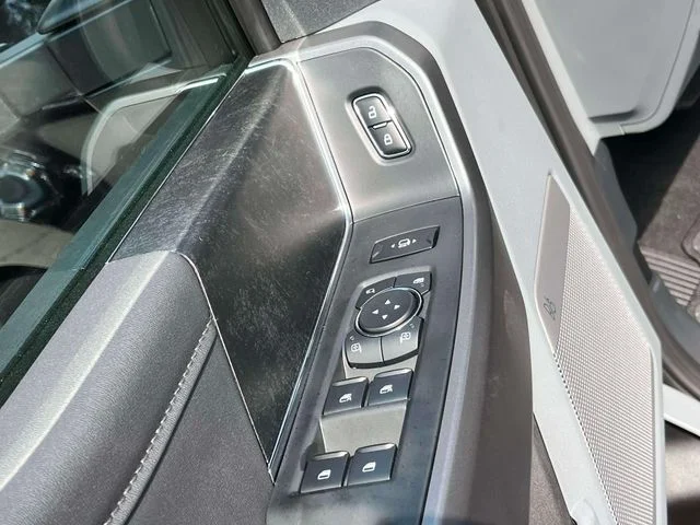 New 2027 Agate Black Metallic Ford F-250® XLT image 19