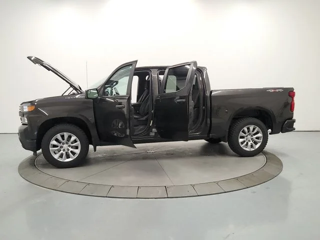 Used 2021 Brown Chevrolet Custom image 12