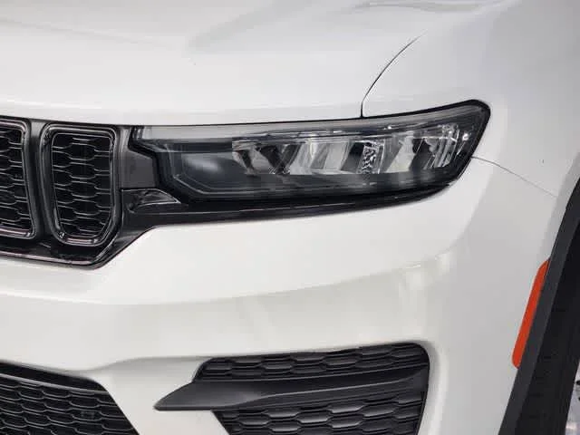 Used 2024 Bright White Clearcoat Jeep Altitude X image 12