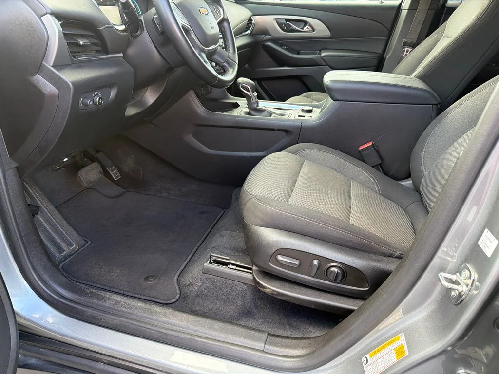 Used 2023 Gray Chevrolet LT image 9
