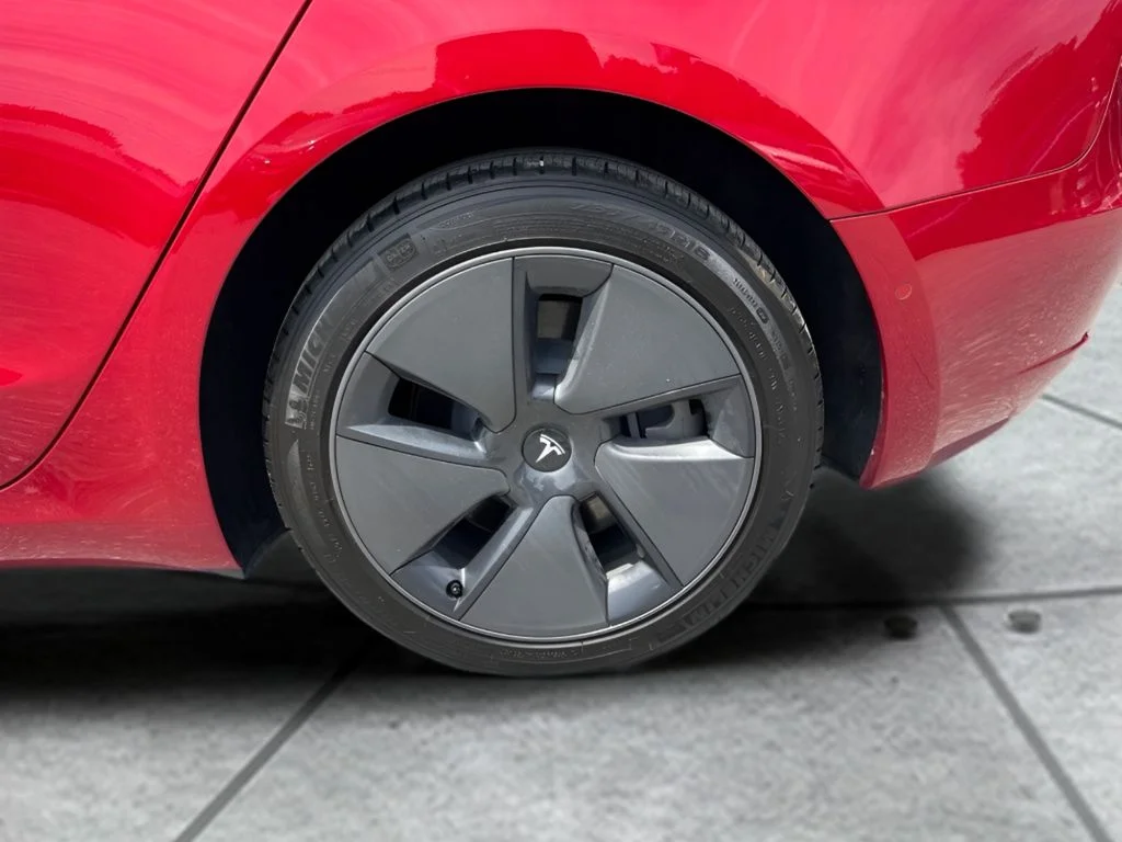 Used 2022 Red Tesla Long Range image 25