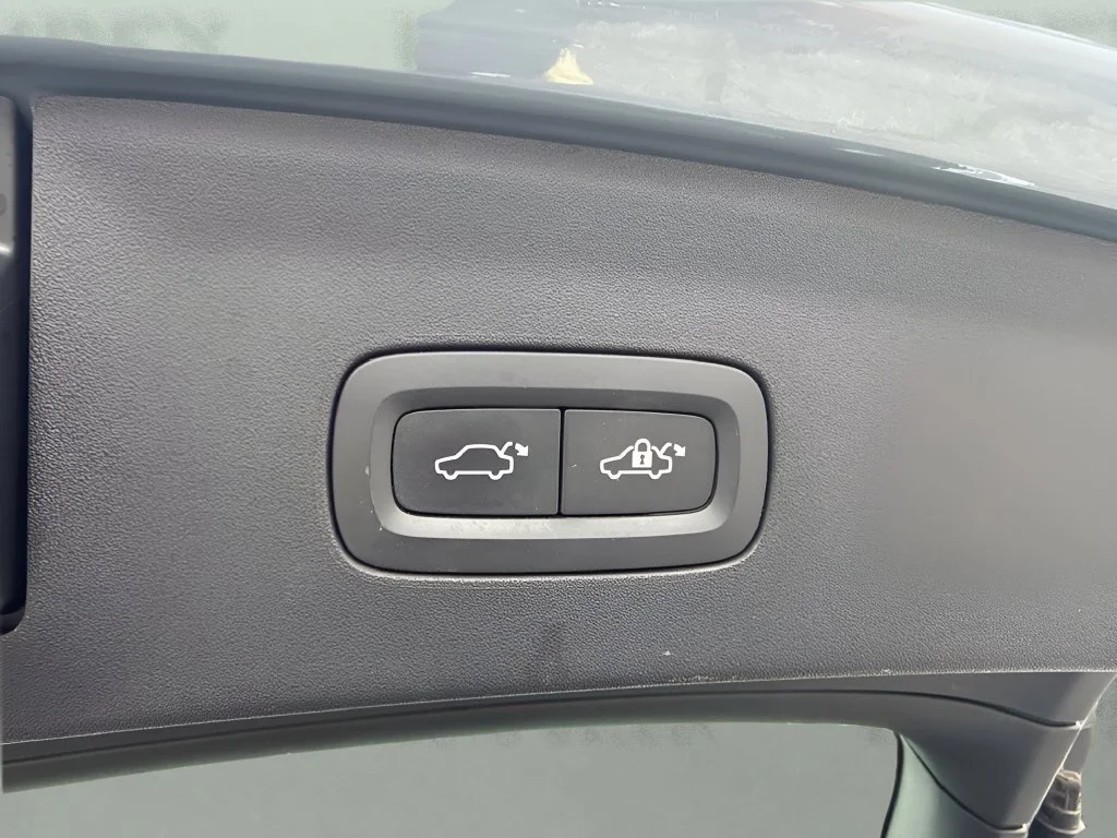 Used 2022  Polestar Long Range Dual Motor image 25