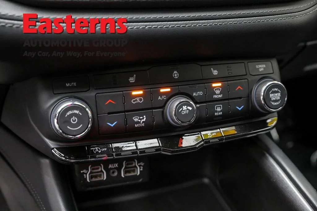 Used 2023 Gray Dodge SXT image 20