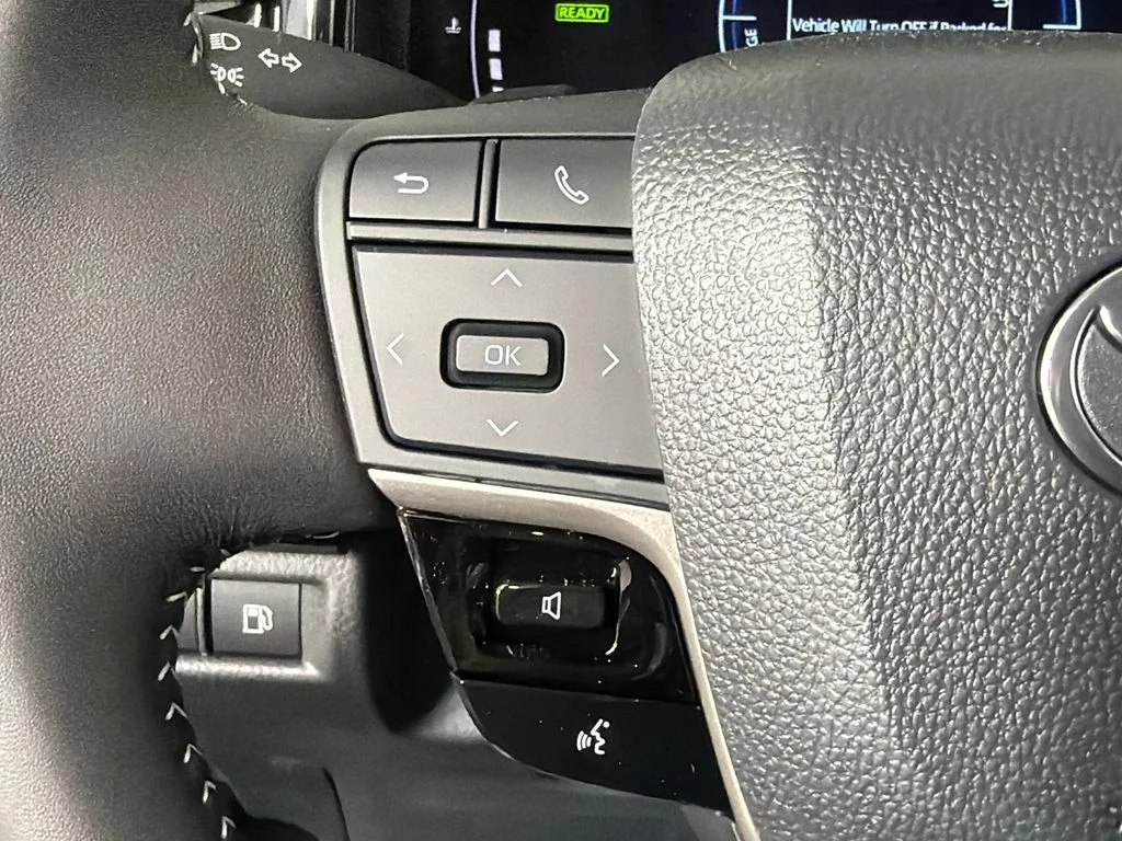 2025 Toyota Camry SE - Photo 24
