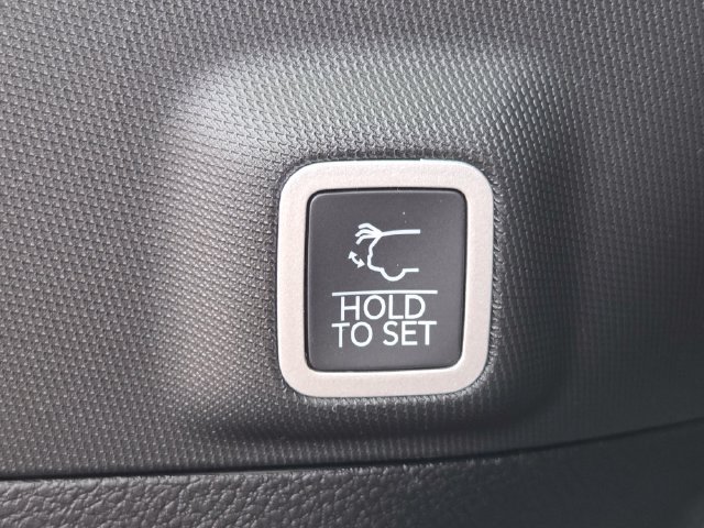 New 2026 Baltic Gray Metallic Clear-Coat Exterior Paint Jeep Limited Reserve image 30