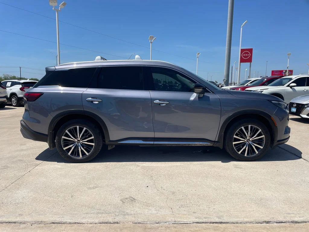 Used 2023 Blue INFINITI Sensory image 6
