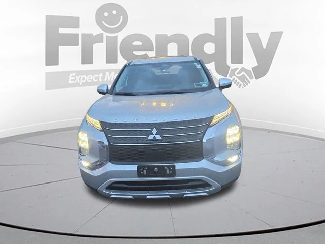 Used 2024  Mitsubishi SE image 2