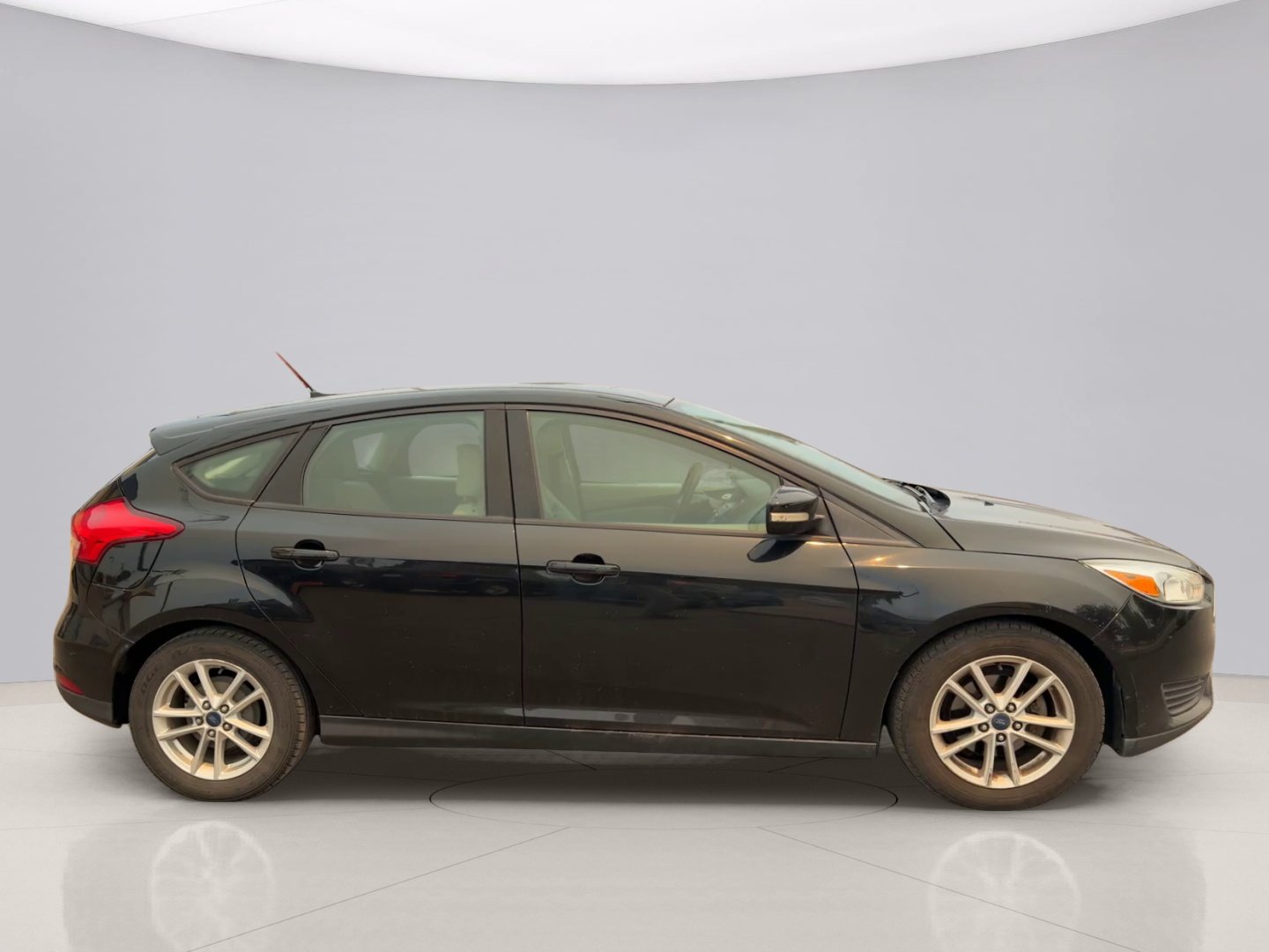 Used 2015 Gray Ford SE HATCHBA image 6