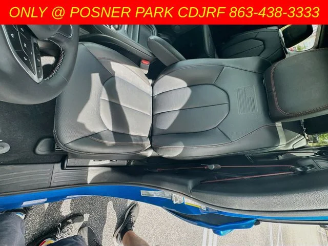 New 2027 Hydro Blue Pearl-Coat Exterior Paint Chrysler Select image 19