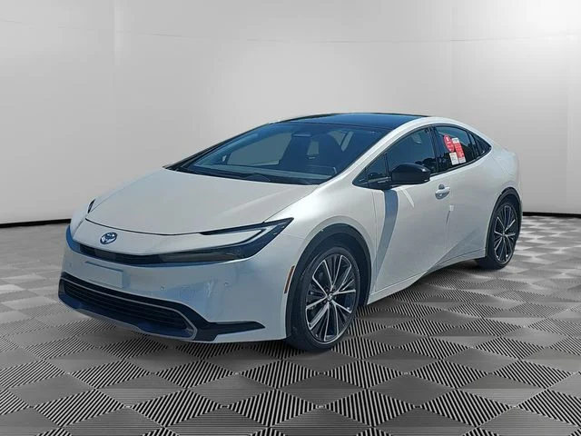New 2027 Wind Chill Pearl Toyota XLE image 1