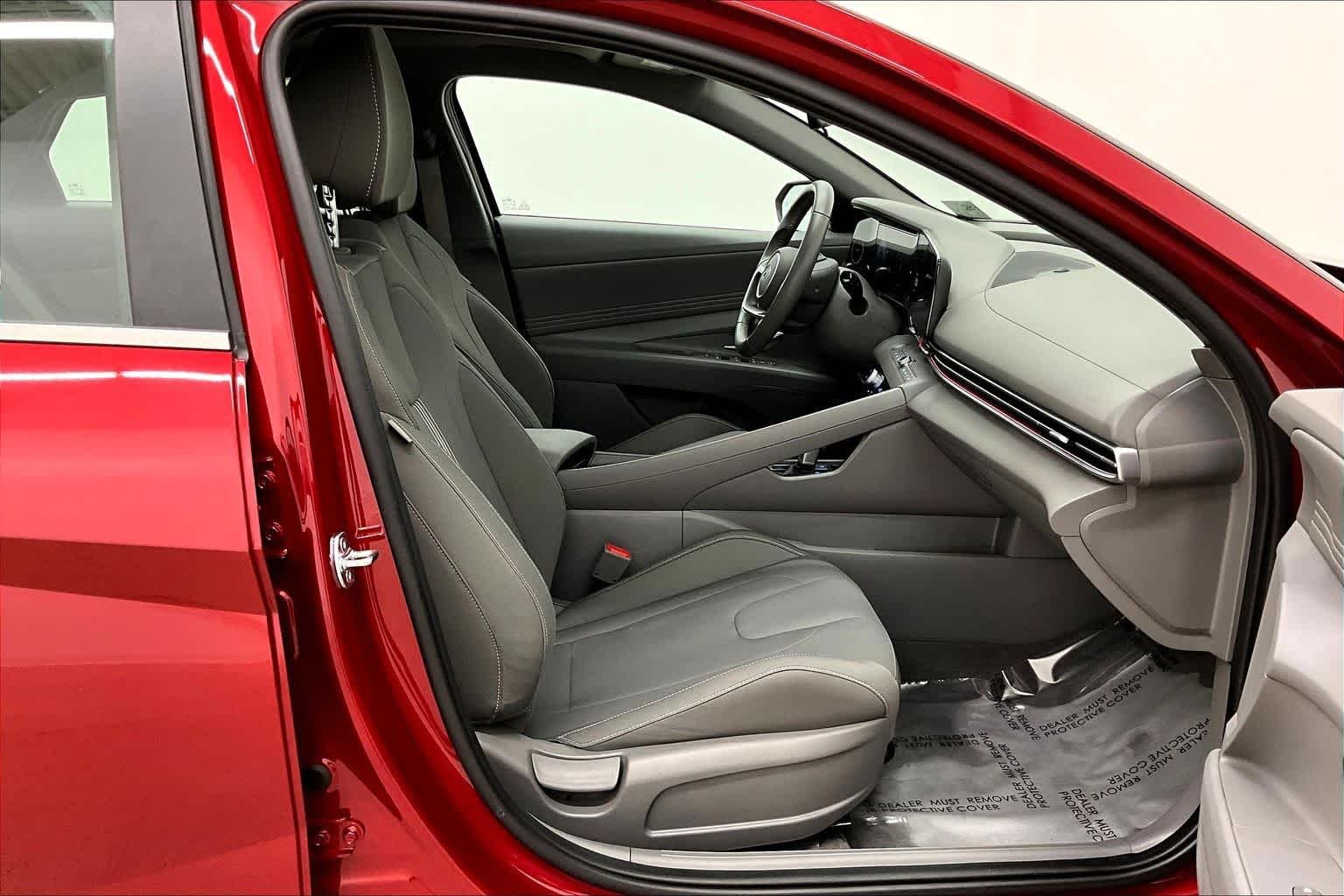 Used 2025 Ultimate Red Hyundai SEL Convenience image 9