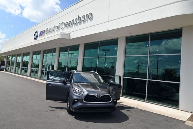 Used 2022 Gray Toyota XLE image 29