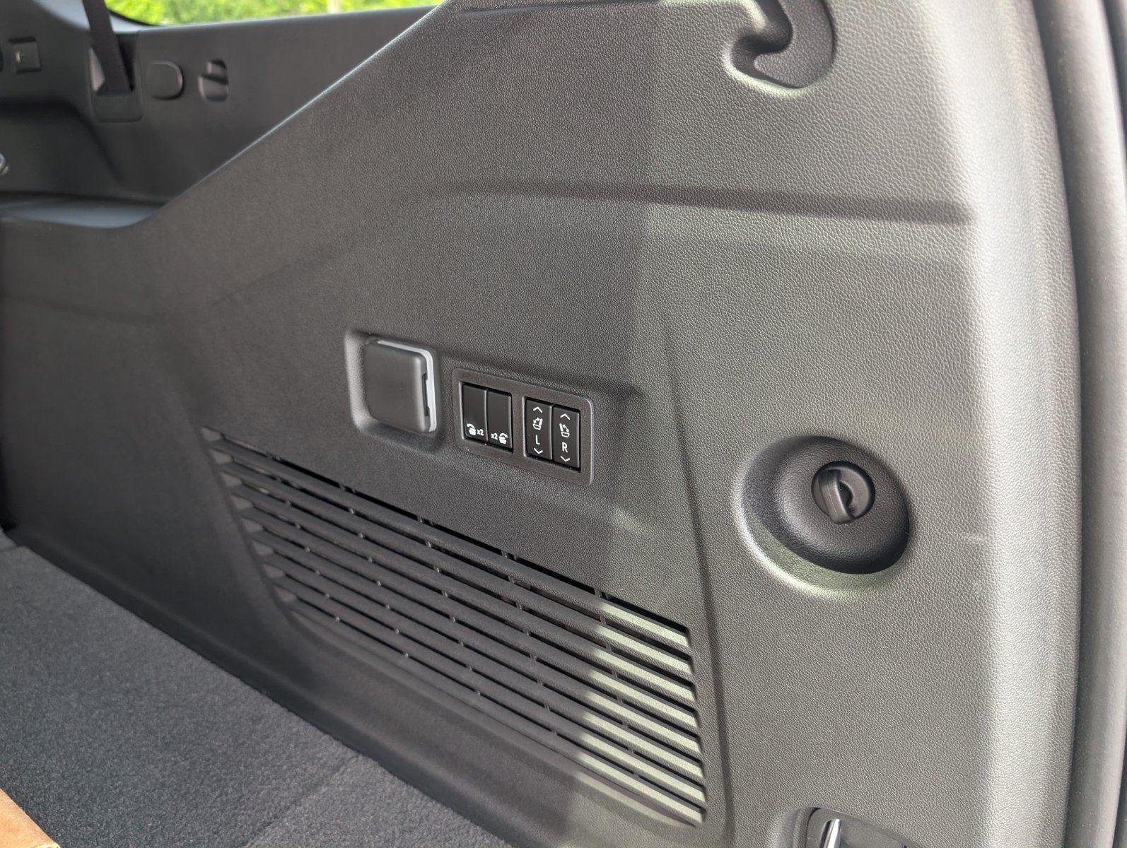 2026 Chevrolet Suburban RST - Photo 40