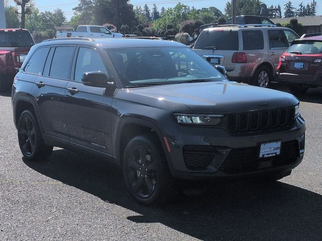 Used 2023 Baltic Gray Metallic Clearcoat Jeep Altitude X image 7