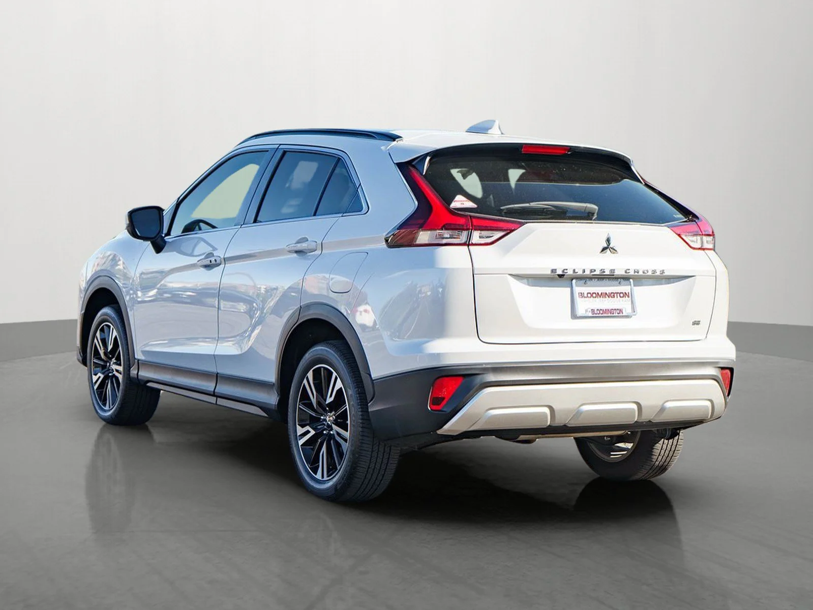 Used 2024 Alloy Silver Metallic Mitsubishi SE image 5