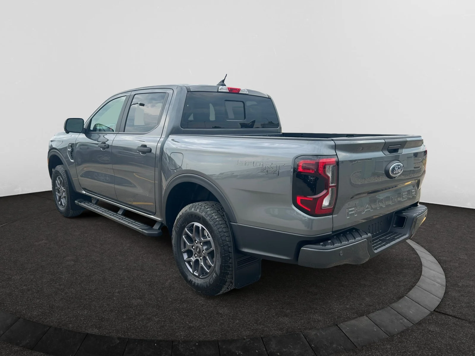 New 2026 Carbonized Grey Metallic Ford XLT image 3